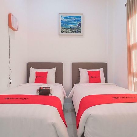 Hotel RedDoorz near Jatinangor Town Square Zewnętrze zdjęcie