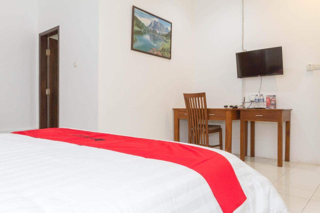 Hotel RedDoorz near Jatinangor Town Square Zewnętrze zdjęcie