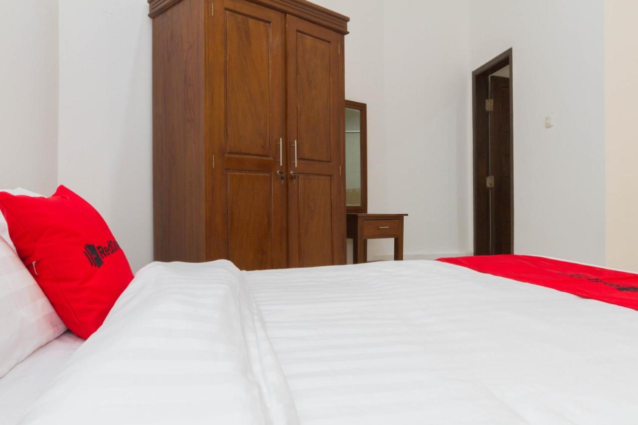 Hotel RedDoorz near Jatinangor Town Square Zewnętrze zdjęcie
