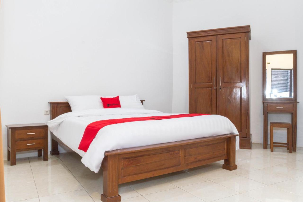 Hotel RedDoorz near Jatinangor Town Square Zewnętrze zdjęcie