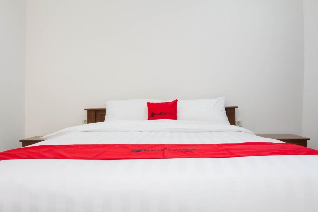 Hotel RedDoorz near Jatinangor Town Square Zewnętrze zdjęcie