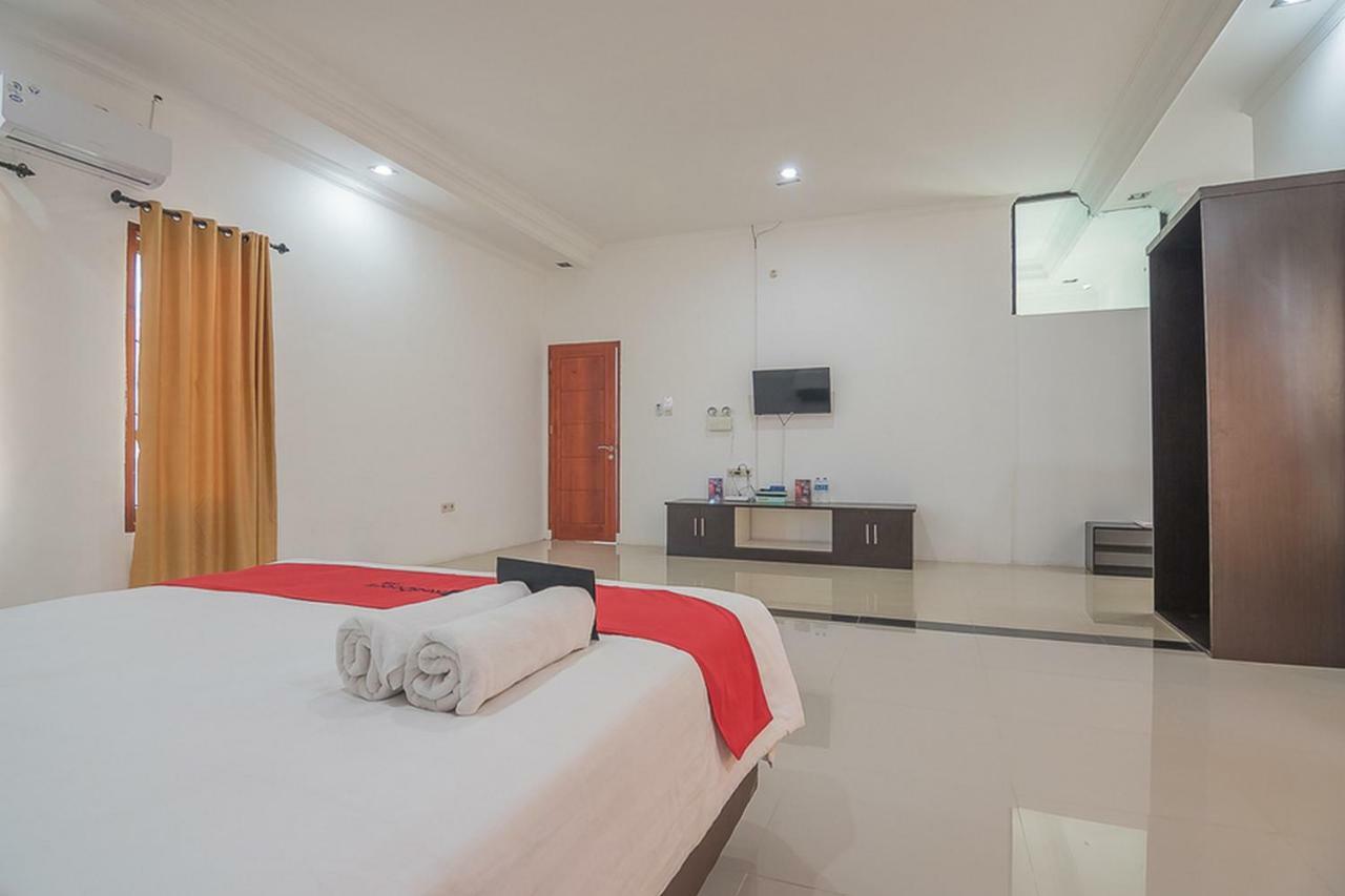 Hotel RedDoorz near Jatinangor Town Square Zewnętrze zdjęcie