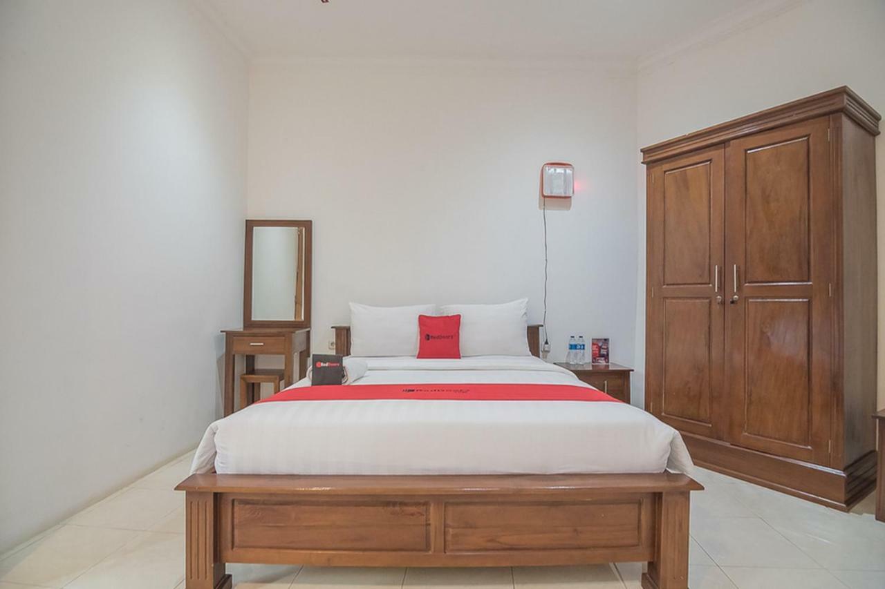 Hotel RedDoorz near Jatinangor Town Square Zewnętrze zdjęcie