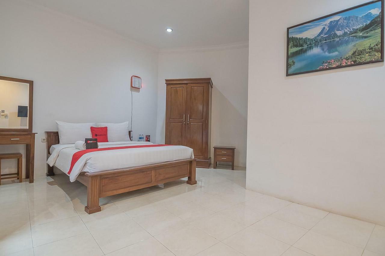Hotel RedDoorz near Jatinangor Town Square Zewnętrze zdjęcie