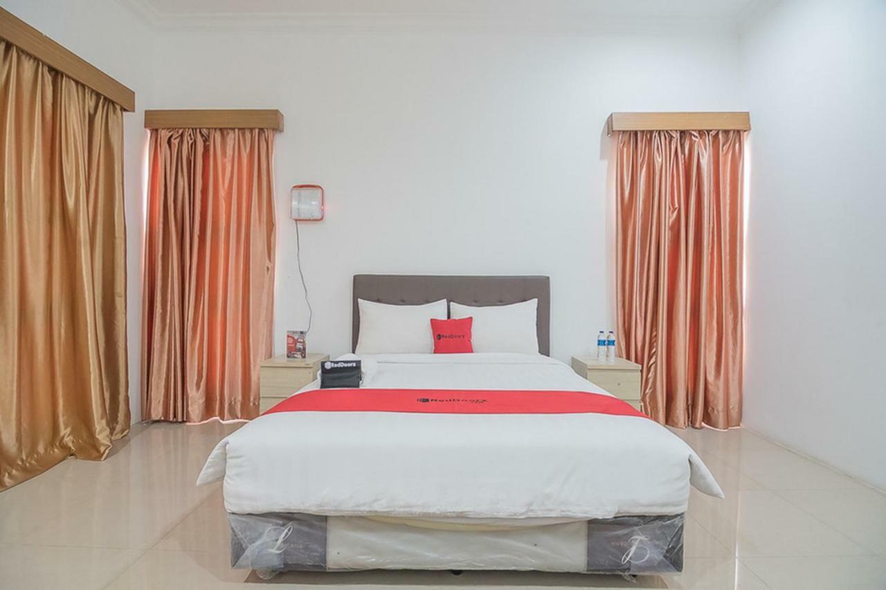 Hotel RedDoorz near Jatinangor Town Square Zewnętrze zdjęcie
