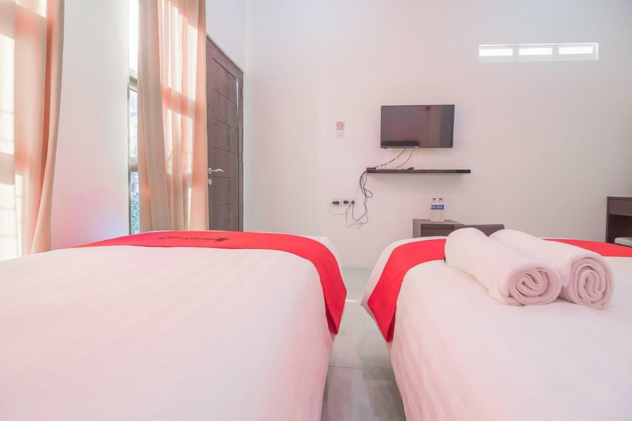 Hotel RedDoorz near Jatinangor Town Square Zewnętrze zdjęcie