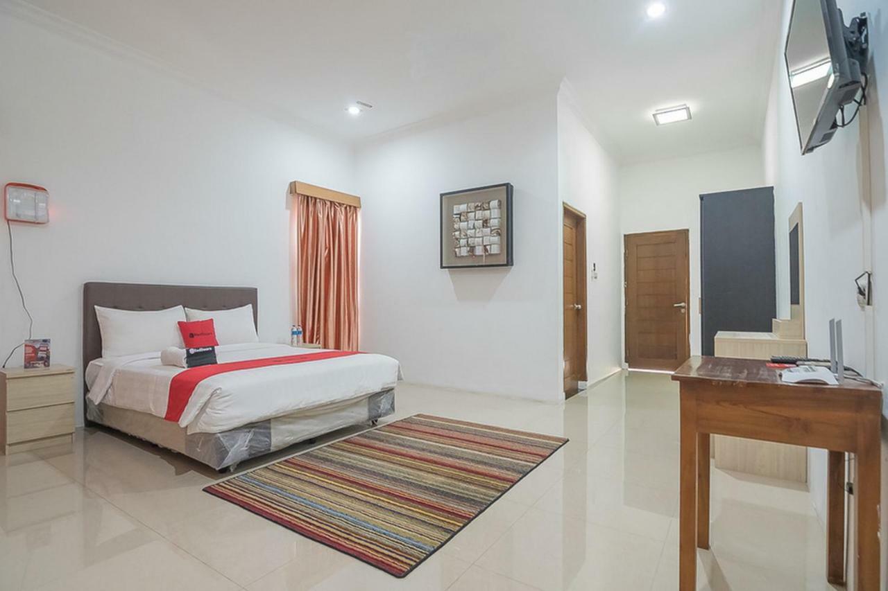 Hotel RedDoorz near Jatinangor Town Square Zewnętrze zdjęcie