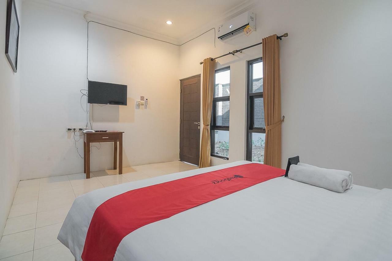 Hotel RedDoorz near Jatinangor Town Square Zewnętrze zdjęcie