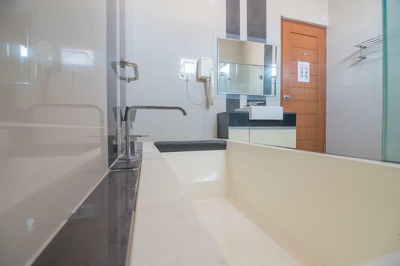 Hotel RedDoorz near Jatinangor Town Square Zewnętrze zdjęcie